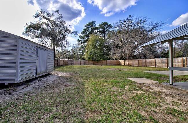 Building Photo - 135 Clay St