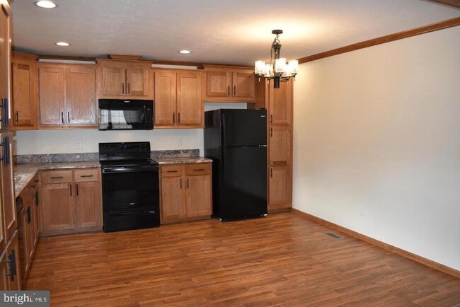 Building Photo - 15334 Skyline Dr