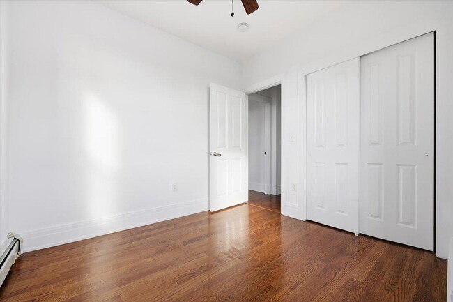 Building Photo - 76 Bowers St