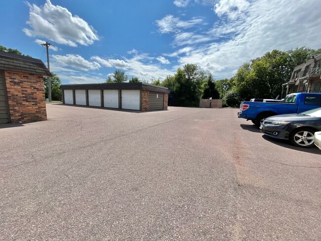 Building Photo - Bella Sierra Apartments