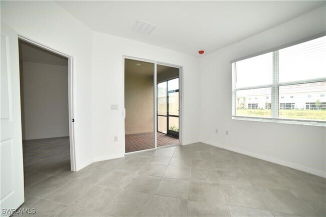 Building Photo - 2665 Vine Ave