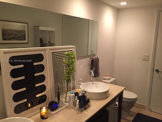 Building Photo - 475 Brickell Ave