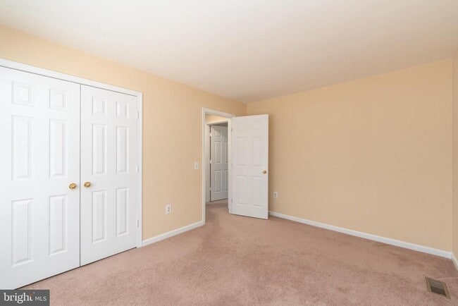 Building Photo - 8005 Silver Fox Dr