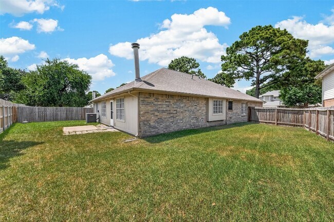 Building Photo - 22619 Old Church Ln