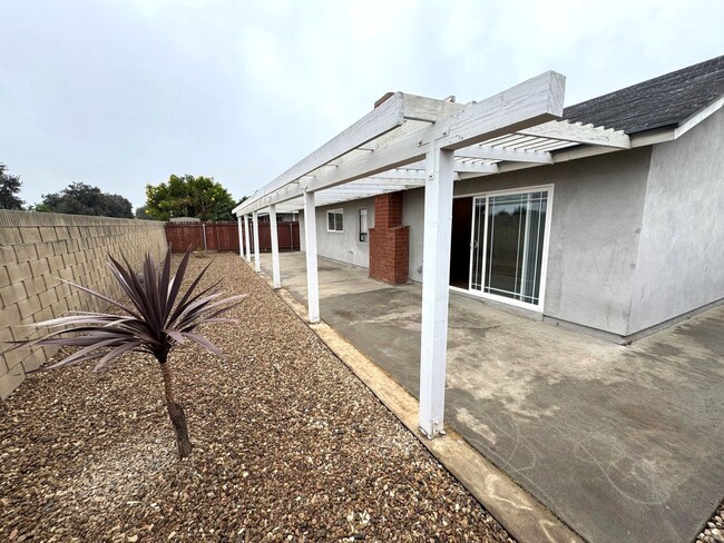 Building Photo - Refurbished East Ventura Home