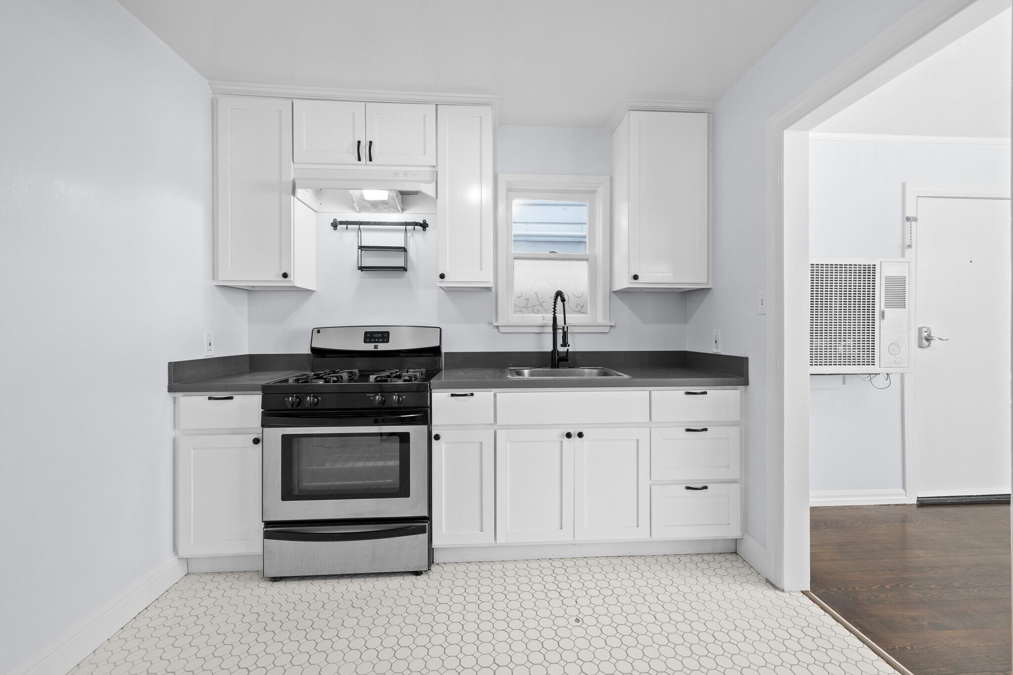 Building Photo - 1724 Lincoln Ave