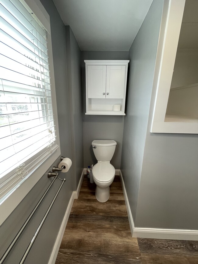 Building Photo - 2524 Oakwood Ave