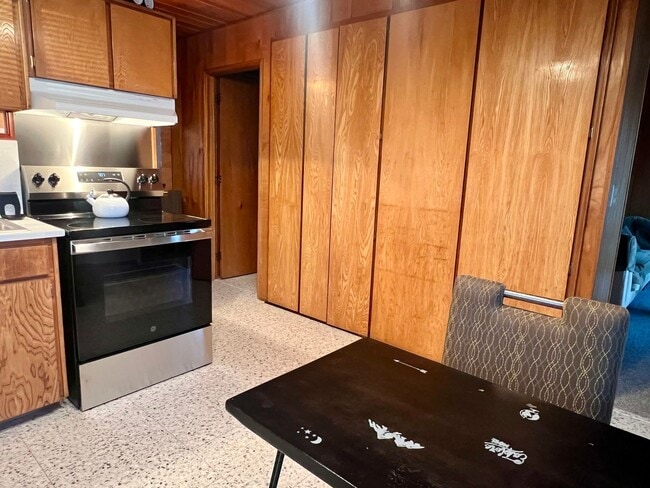 Building Photo - Ranch style one bedroom - Must see to appr...
