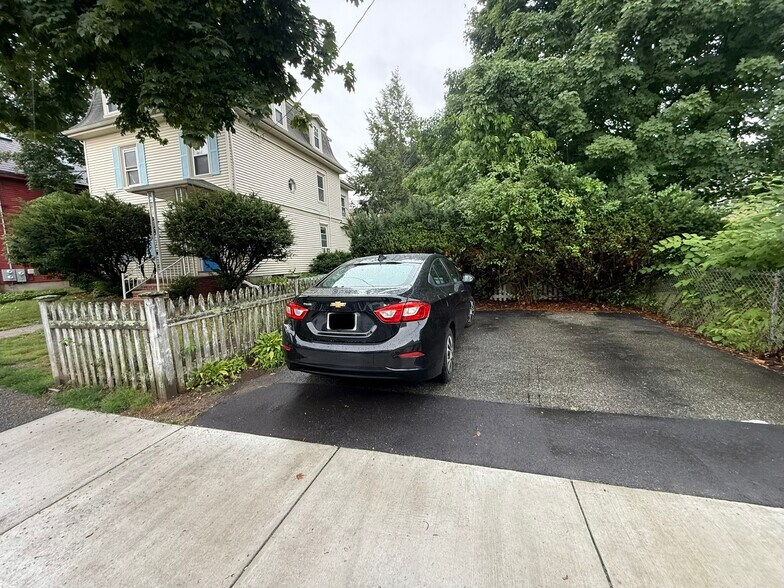 Private Driveway - 74 Morse St