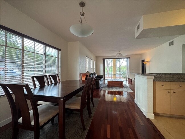 Building Photo - 2557 Centergate Dr