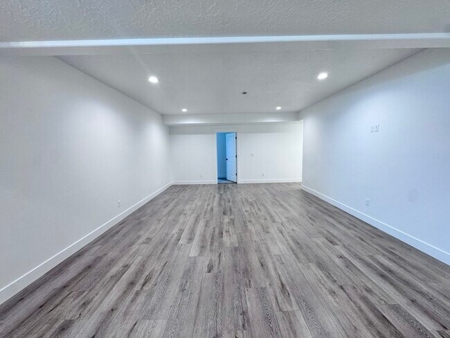 Building Photo - 1436 E 820 N