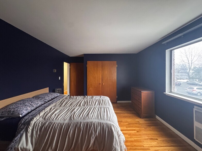 Building Photo - 32 Park Avenue Ct