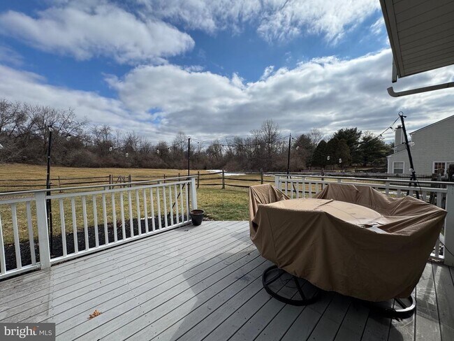 Building Photo - 17 Parkview Way