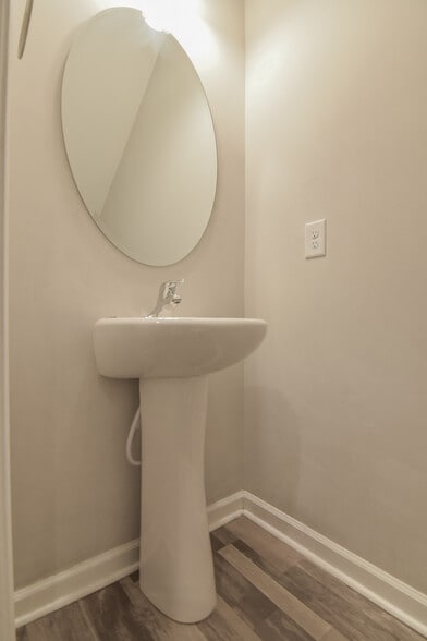 Building Photo - 162 Buchanan Cir