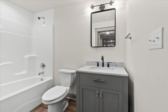 Building Photo - 584 W Main St