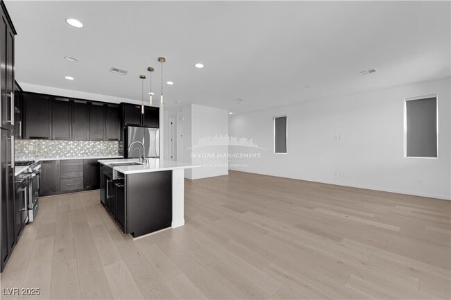 Building Photo - 4066 Painted Lady Ave