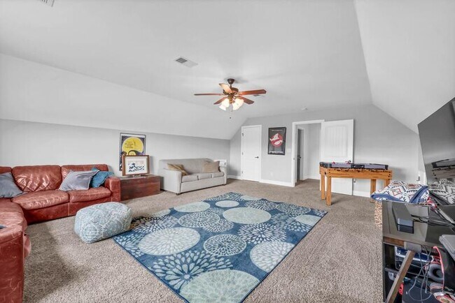Building Photo - 820 Carousel Ct