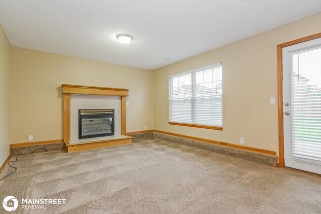 Building Photo - 1608 Tyler Dr, Raymore, MO 64083