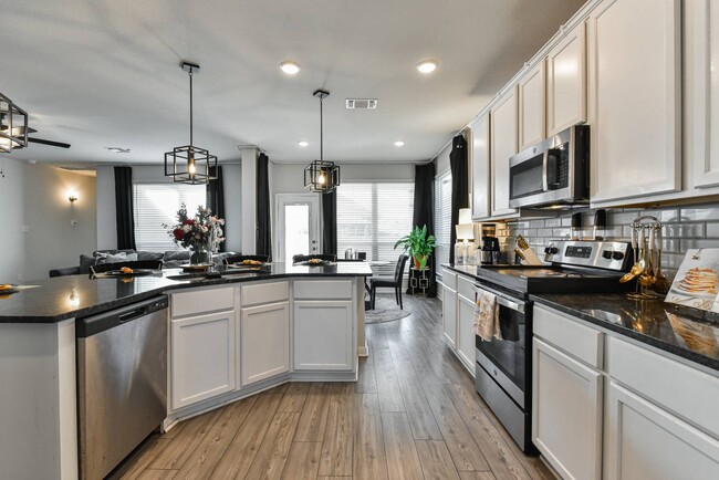 Building Photo - 6306 Golden Gate Dr