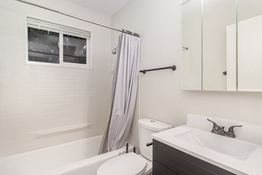 Building Photo - 2009 Commerce Blvd