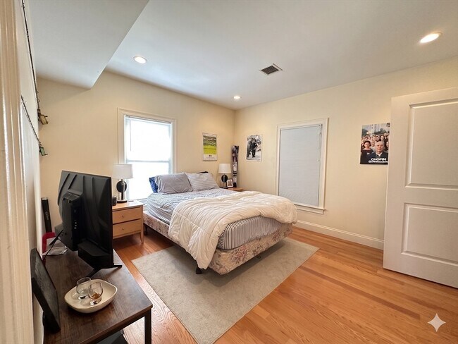 Building Photo - 50 Carleton St