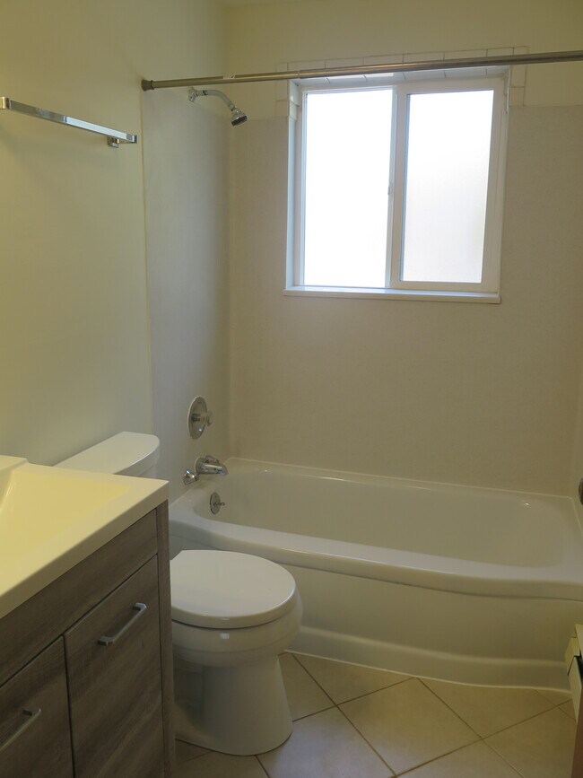 Building Photo - 2272 Gilman Dr W