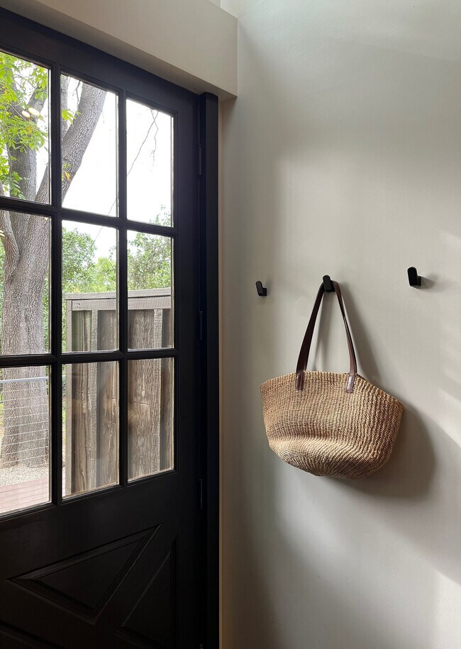 Building Photo - 21273 Entrada Rd