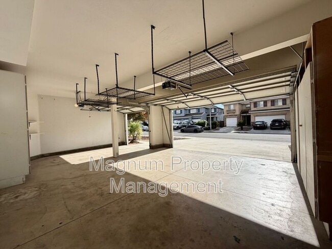 Building Photo - 23664 Groveland Pl