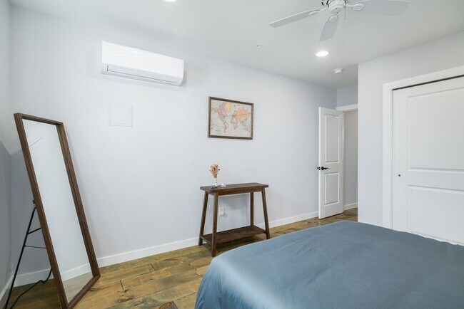 Building Photo - Four Bed Olde Kensington/Fishtown Home