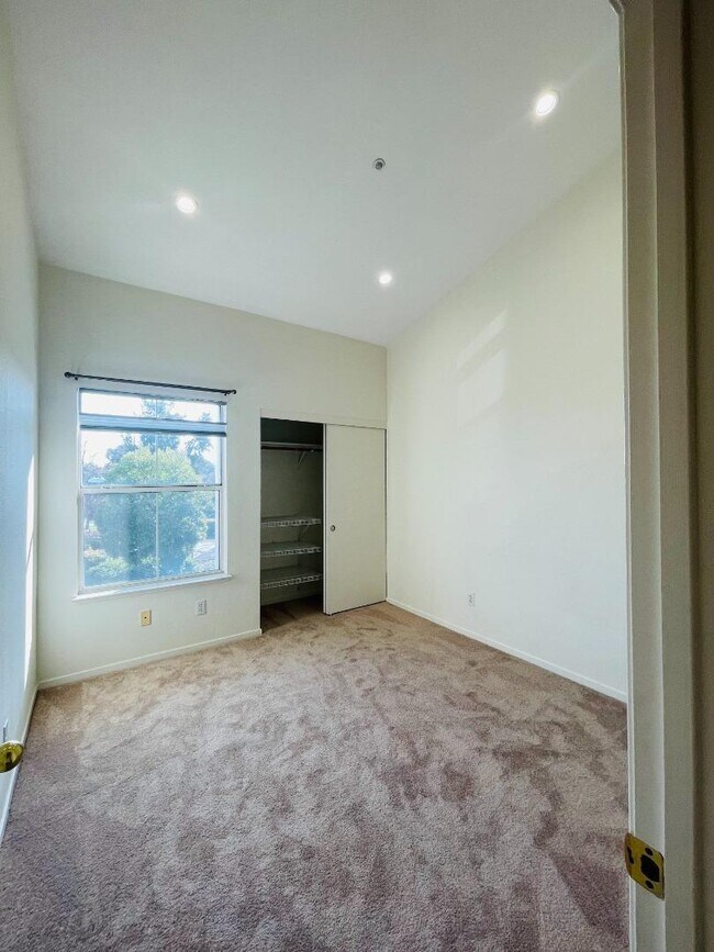 Building Photo - 596 Shoal Cir