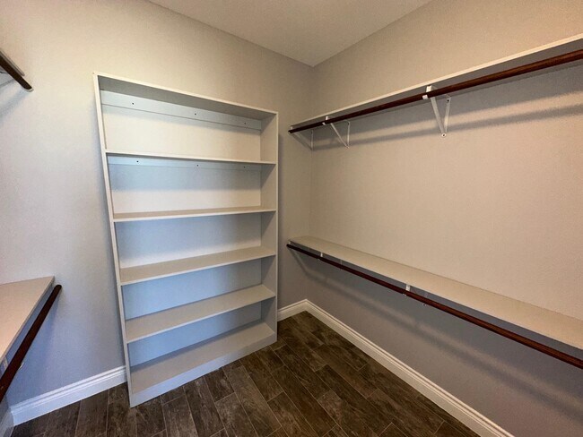 Building Photo - 523 Canyon Creek Dr