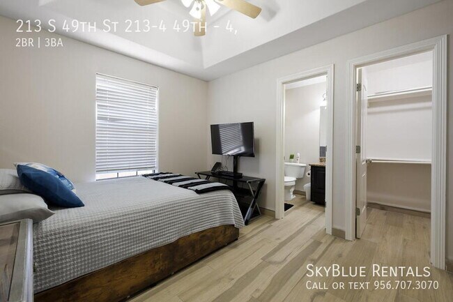 Building Photo - 213 S 49th St