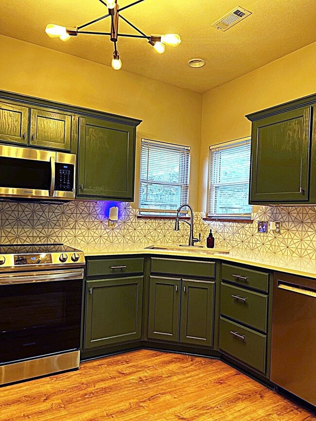 Building Photo - Charming 3-Bedroom Home with Modern Amenities and Elegant Finishes