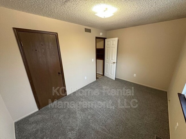 Building Photo - 426 Castle Dr