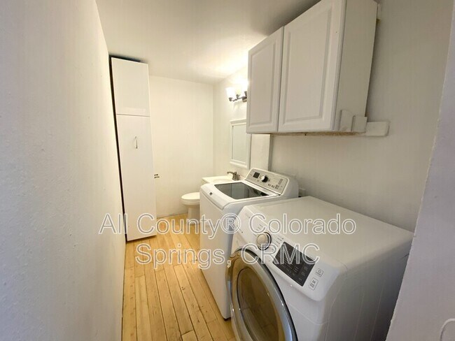 Building Photo - 218 W Rockrimmon Blvd