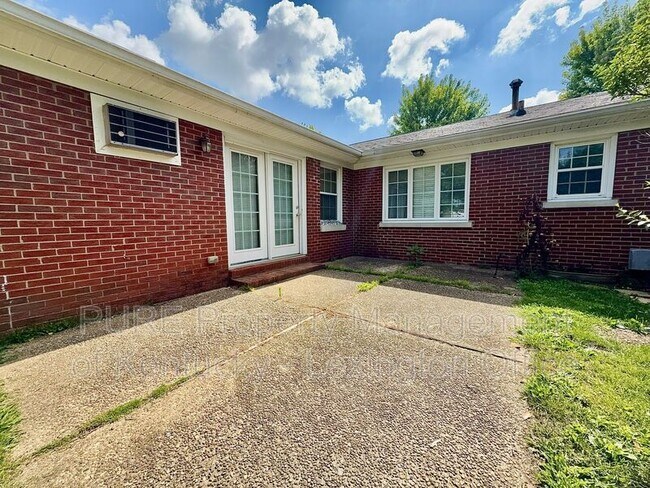 Building Photo - 2077 Dogwood Dr