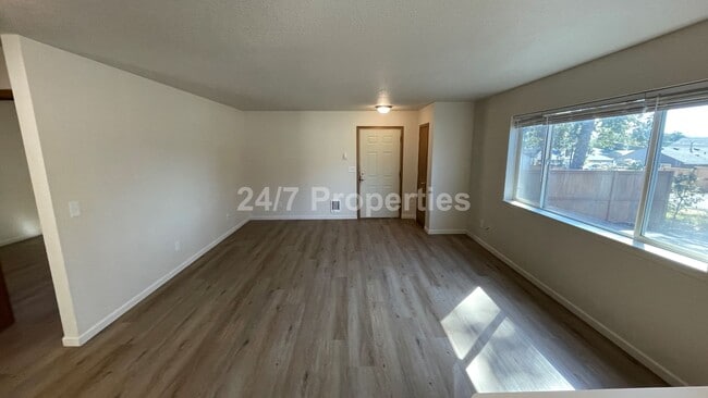 Building Photo - 2025-845MF