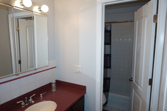 Building Photo - 2950 N Halsted St
