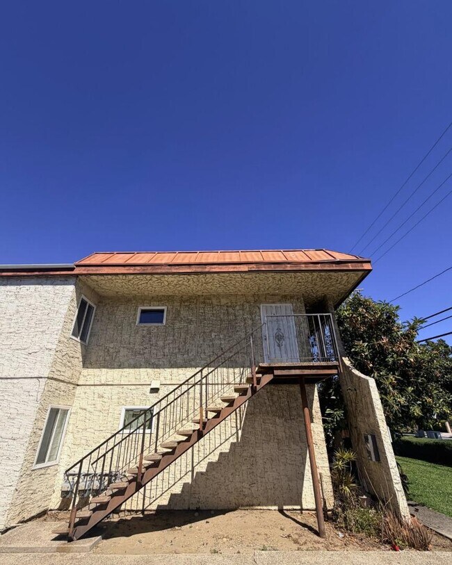 Building Photo - 8026 Juniper Ave