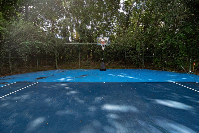 Building Photo - 8208 Twin Lake Dr