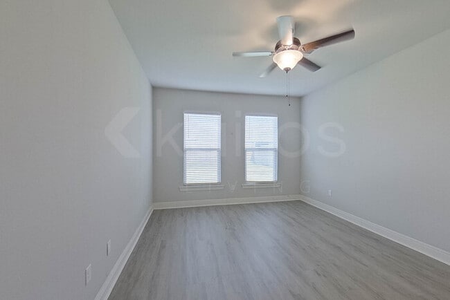 Building Photo - 3207 Rosehill Dr