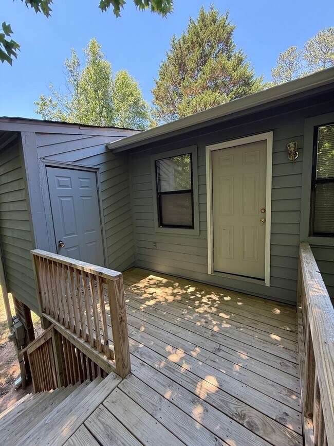 Building Photo - One bedroom, 1 bath condo in Durham