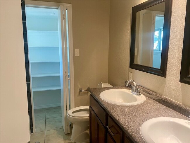 Building Photo - 1211 Stone Dr