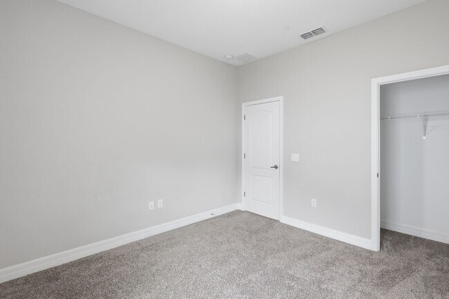 Building Photo - 5574 SW 128th Pl