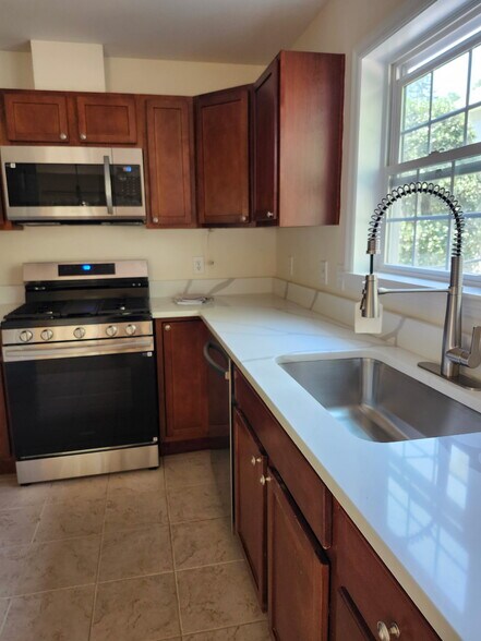 Building Photo - 126 Nethermont Ave