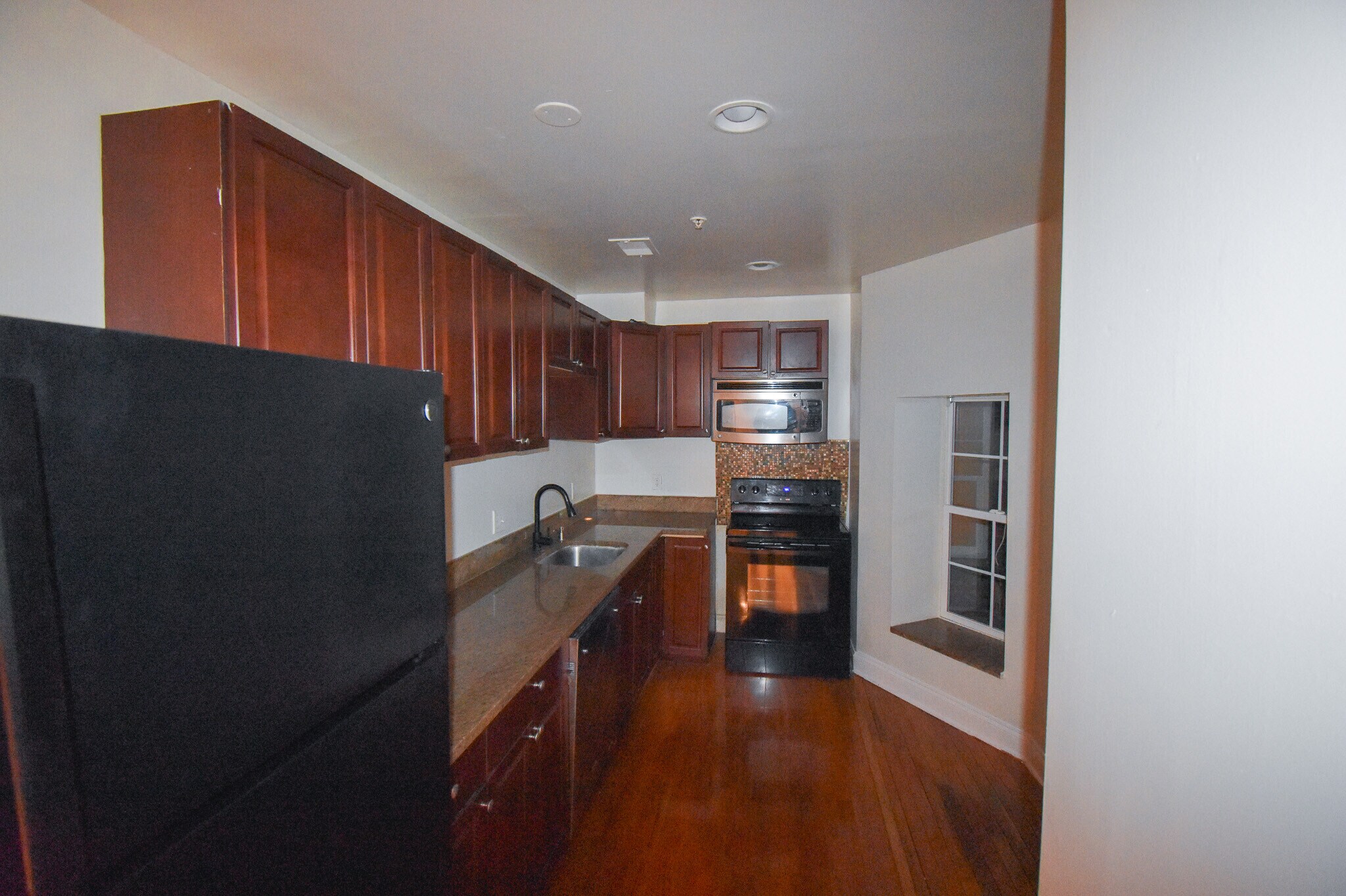 Building Photo - 13 S St NE