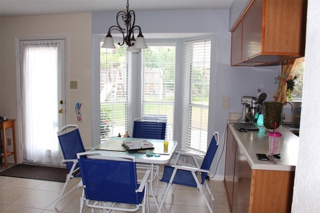 Building Photo - 7063 River Garden Dr