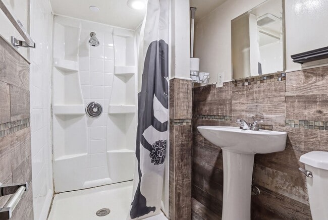 Building Photo - 3015 N 5th St