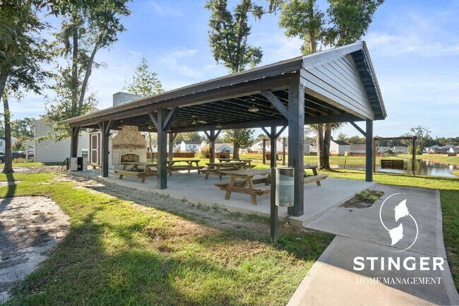 Building Photo - 38 Chestnut St