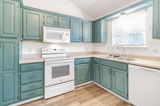 Building Photo - 3 Bedroom 2 Bath in Warrensburg